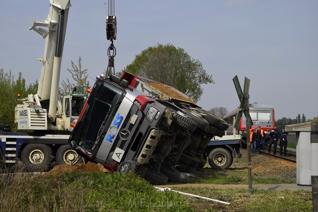 Schwerer VU LKW Zug Bergheim Kenten Koelnerstr P456.JPG - Miklos Laubert